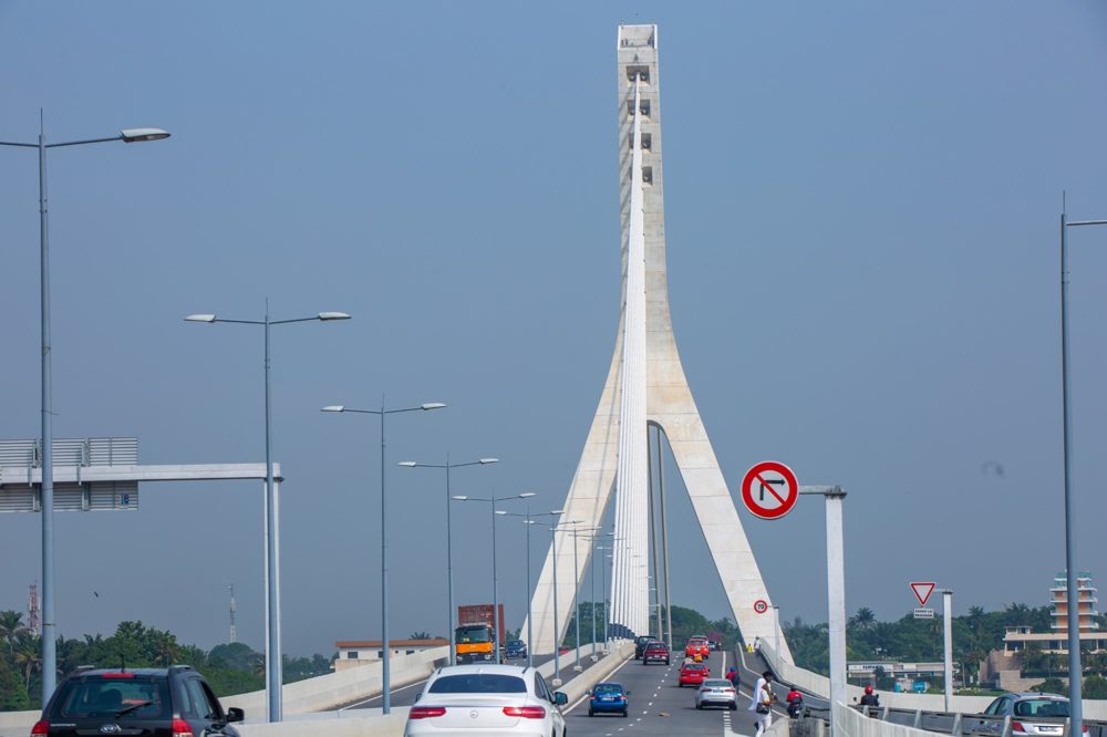 Pont à haubans d'Abidjan sur la lagune